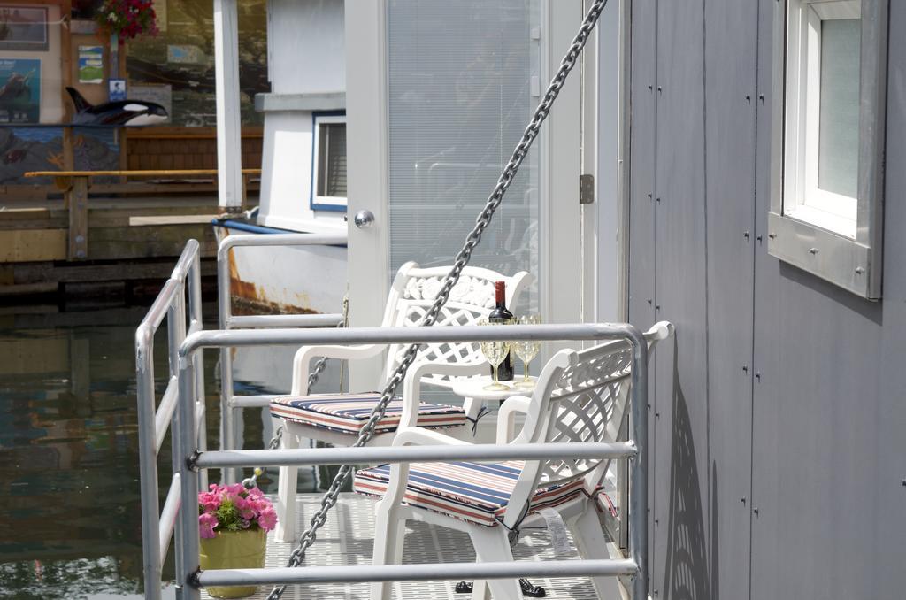 A Float Home B&B In Fisherman'S Wharf Victoria Extérieur photo