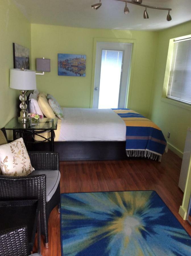 A Float Home B&B In Fisherman'S Wharf Victoria Extérieur photo