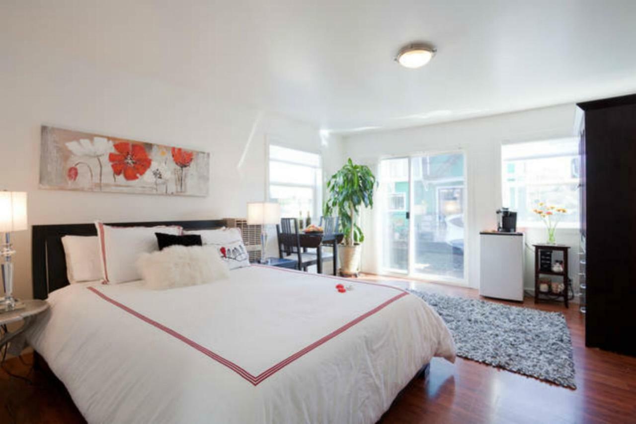 A Float Home B&B In Fisherman'S Wharf Victoria Extérieur photo